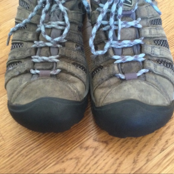 Keen- Favorite Women's Voyageur low-profile hiking shoe. Size 7 - Picture 5 of 8